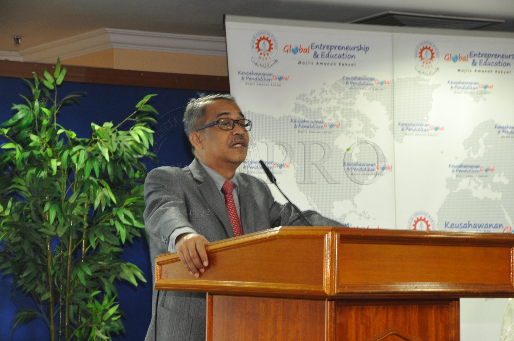 PRO 14 37 MARA PRO 4718